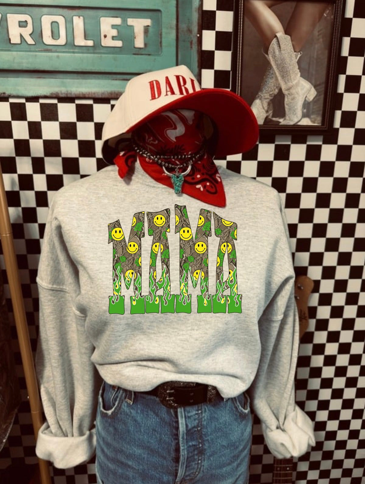 Retro Smiley Mama Graphic💚